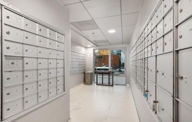 Building Photo - 425 W Beech St