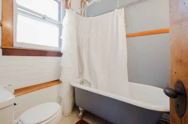 Building Photo - 2451 Maplewood Ave