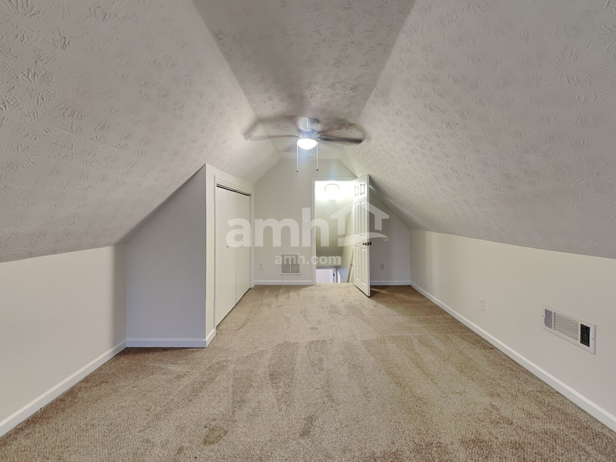 Building Photo - 910 Harbins View Dr