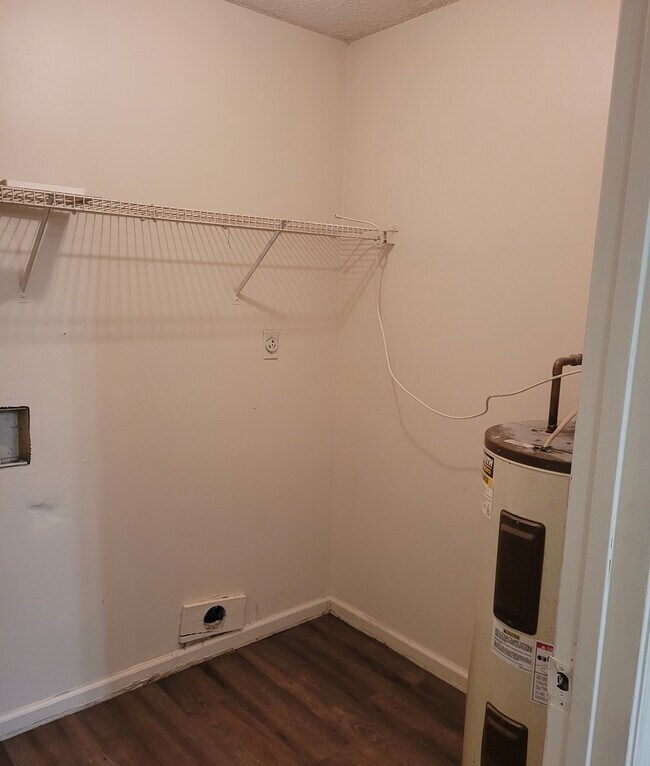 Building Photo - 1001 University St