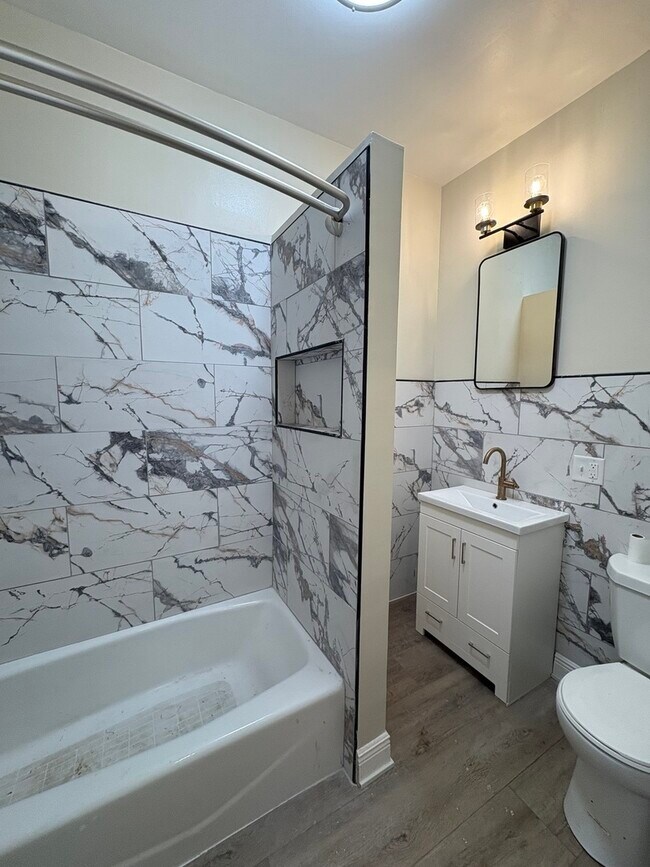 Building Photo - 1628 N Kimball Ave