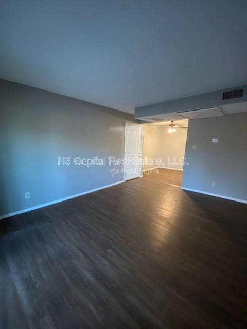 Building Photo - 400 George St