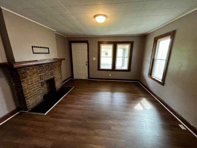 Primary Photo - 627 S Burgess Ave