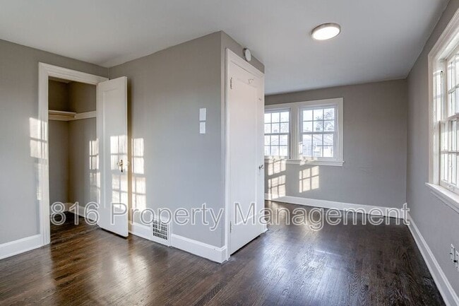 Building Photo - 2819 E 63rd St