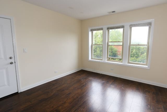 Building Photo - 4731 W Cornelia Ave