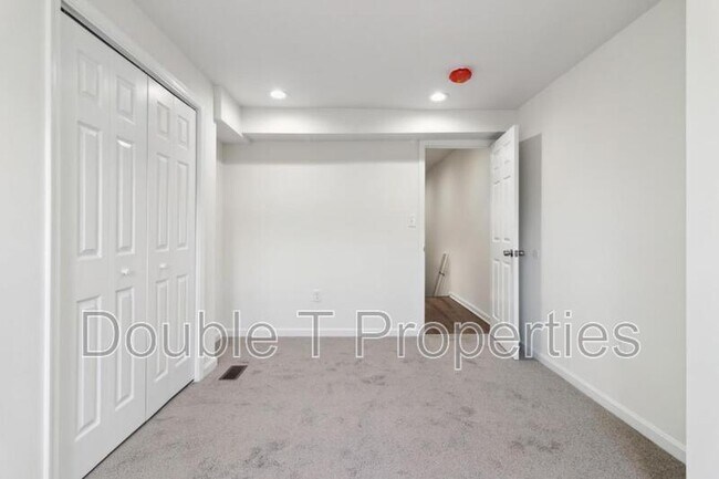 Building Photo - 912 N Milton Ave