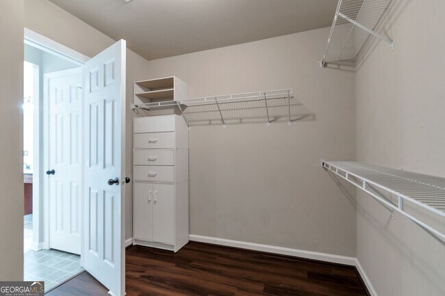 Building Photo - 214 Farm Manor Ct
