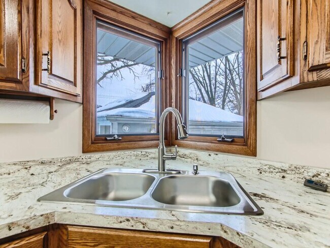 Building Photo - 12625 Monterey Ave S