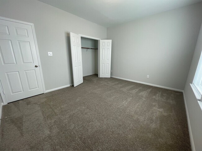 Building Photo - 1055 Rd 5736