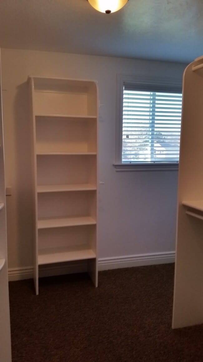 Building Photo - 5787 Lakeside Dr