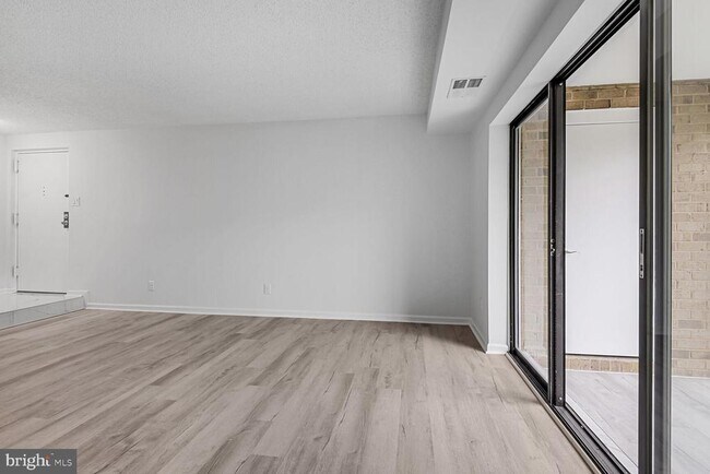 Building Photo - 10223 Valentino Dr
