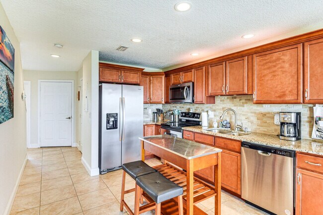 Building Photo - 2470 Ocean Shore Blvd