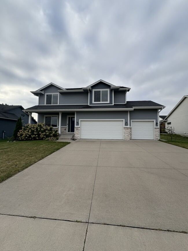 Building Photo - 16314 Springbrook Trl