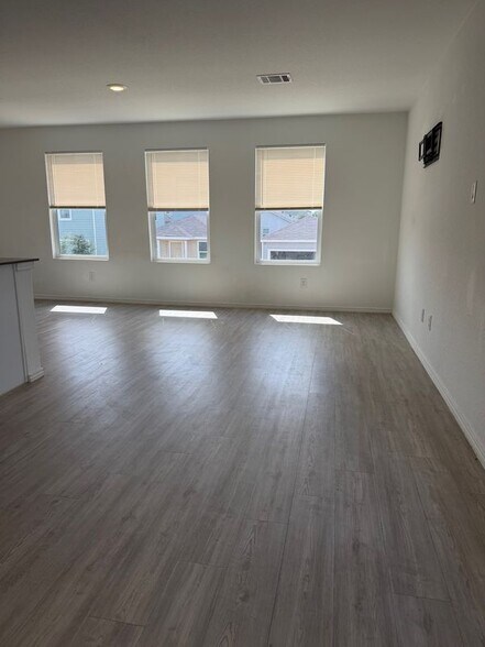 Building Photo - 20418 Onyx Ring