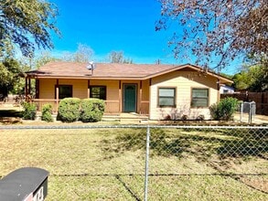 Building Photo - 144 W Hickory Dr