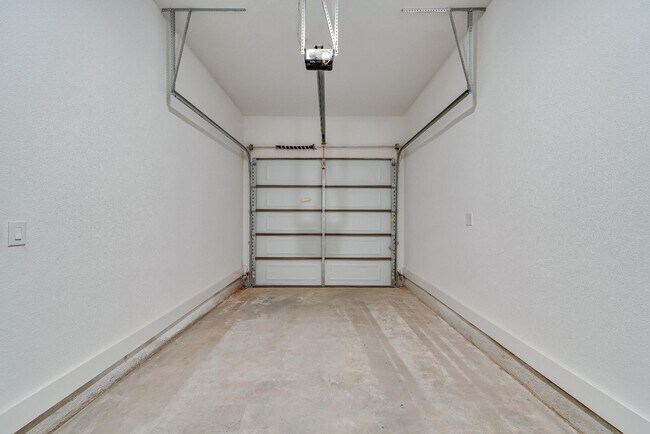 Building Photo - 1601 Mustang Dr