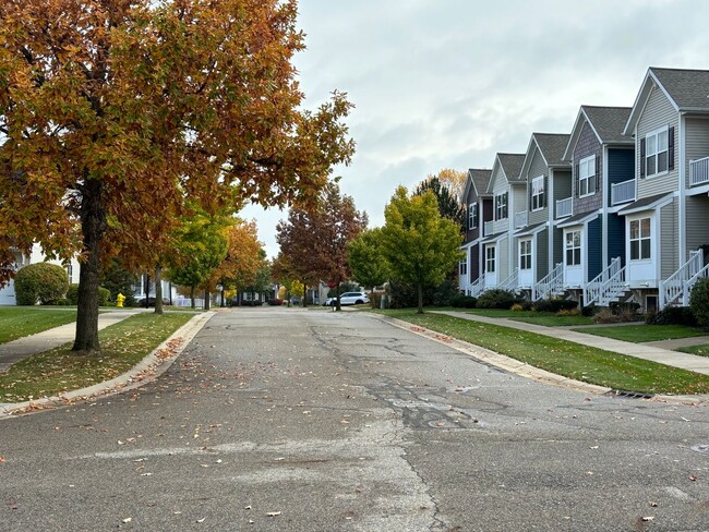 Building Photo - 3 bed /2.5 bath townhouse at Cobblestone a...