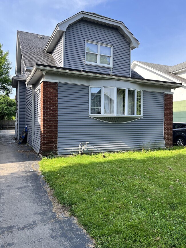 Building Photo - 175 Lisbon Ave