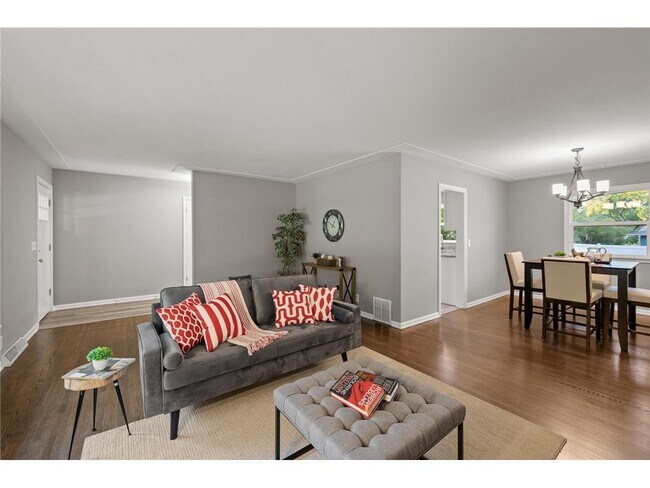 Building Photo - 4901 Larkspur Ln