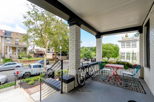Building Photo - 616 Quebec Pl NW