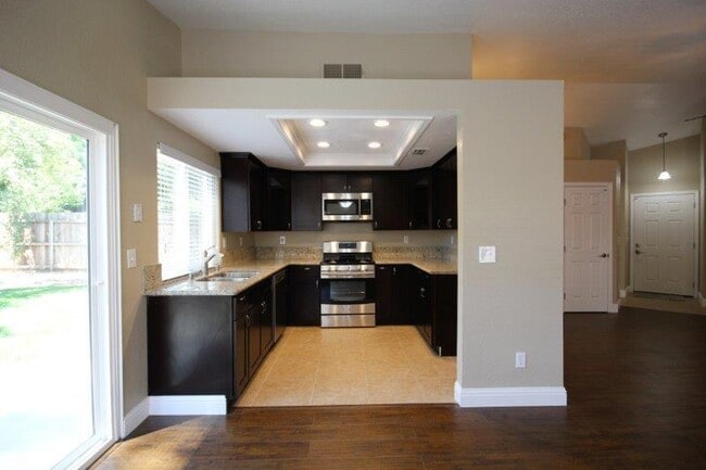 Building Photo - Galt 3 Bed 2 Bath Home