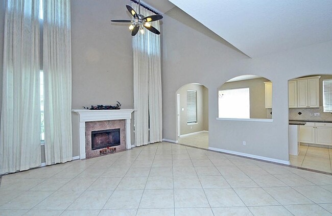 Building Photo - 523 Crestridge Dr