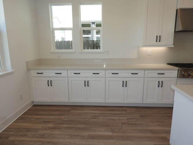 Building Photo - Beautiful Smart Home in Granite Bay  With Solar!!