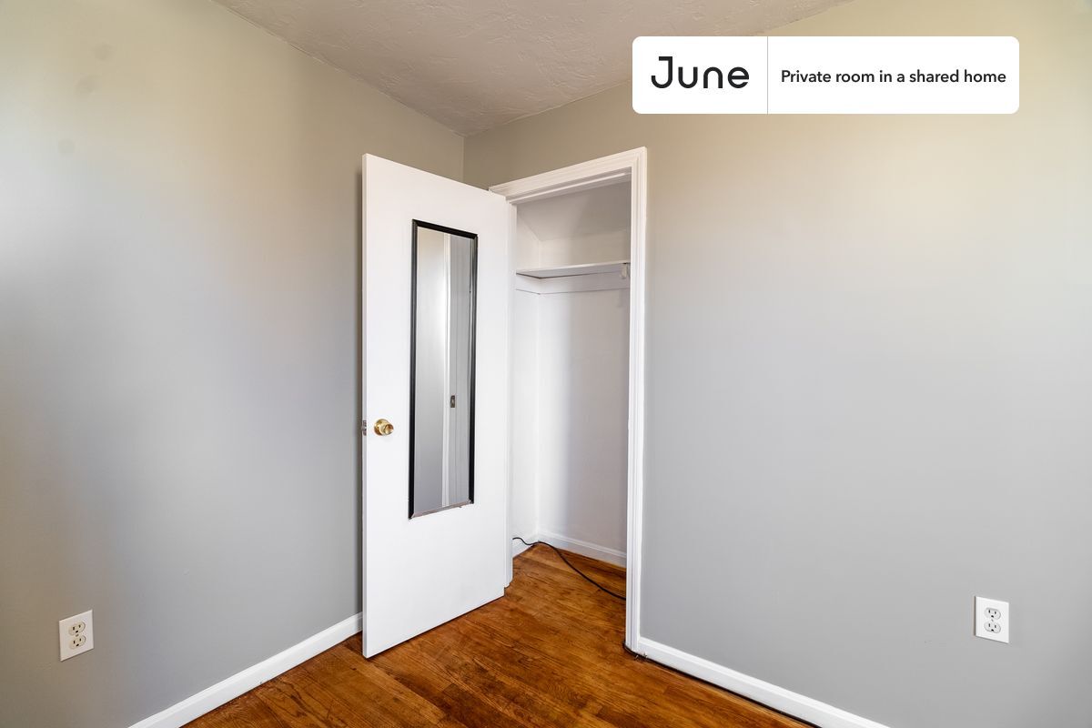 Building Photo - Room in Shared 4 bed/2 bath home in Newton Corner