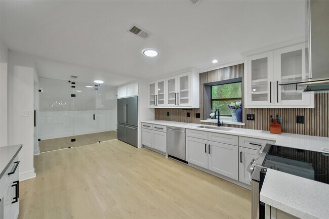 Building Photo - 140 S Timber Top Dr