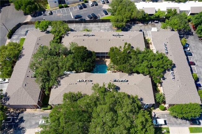 Building Photo - 1240 Barton Hills Dr