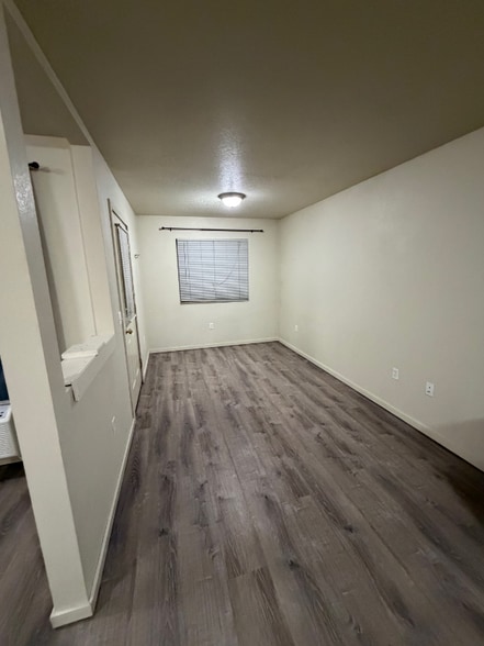 Building Photo - 741 W Sussex Ave