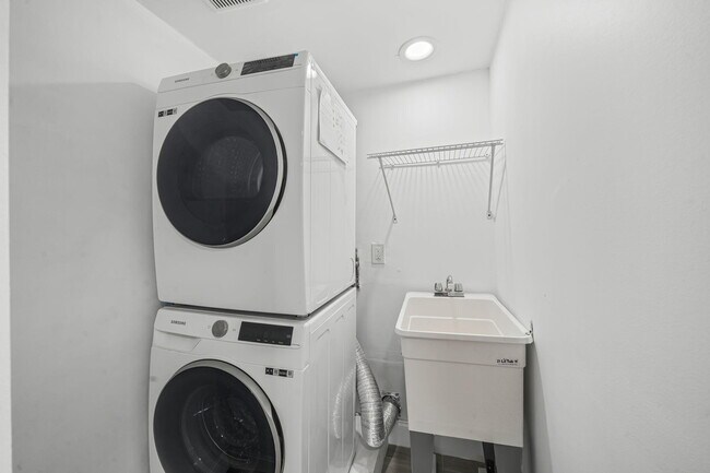 Building Photo - 200 Waterway Dr S