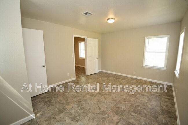 Building Photo - 6268 E Latimer St