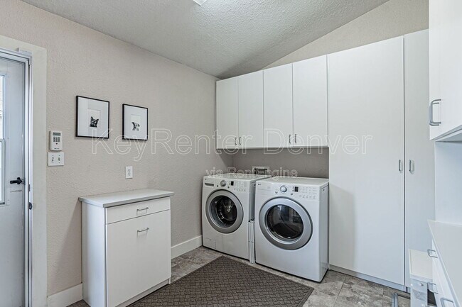 Building Photo - 3033 Welton St