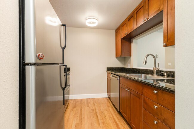 Building Photo - 755 5th Ave NW