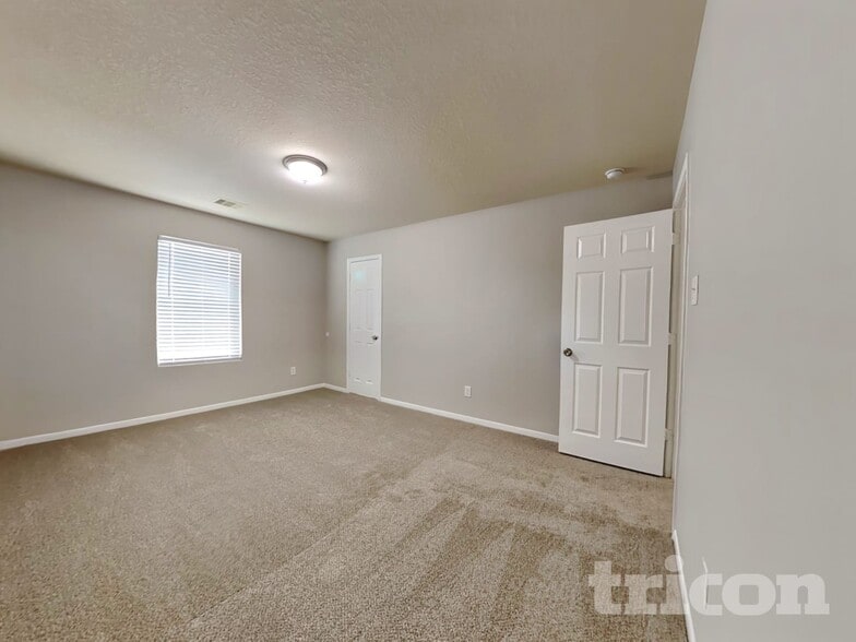 Building Photo - 3347 Apple Dale Dr