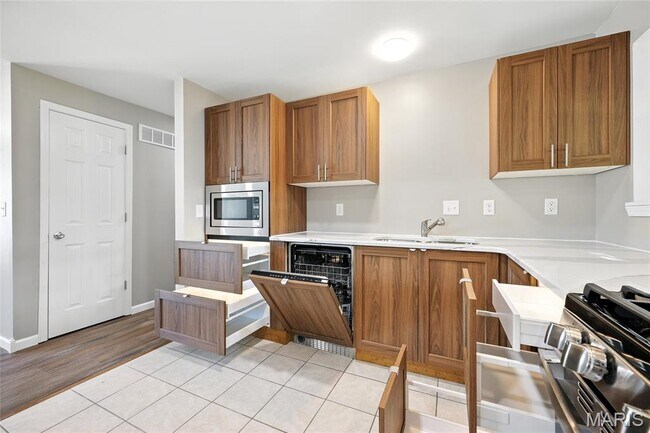 Building Photo - 2320 Patterson Rd