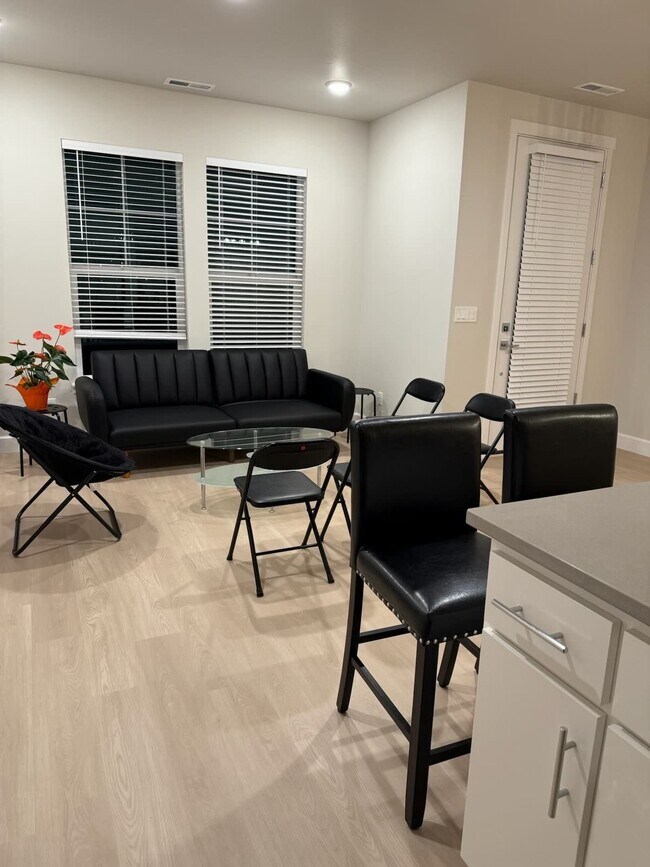 Building Photo - 3314 SE Farrow Ln