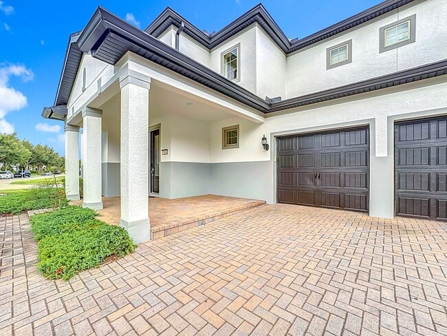 Building Photo - Executive Home with 5 bedrooms / four 1/2 ...