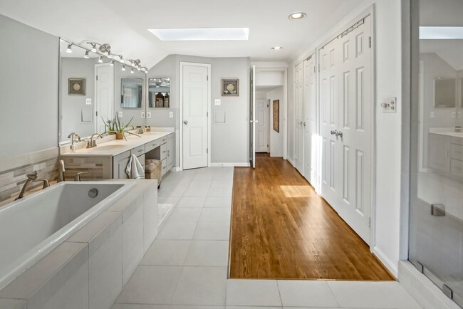 Building Photo - 6902 Tilden Ln