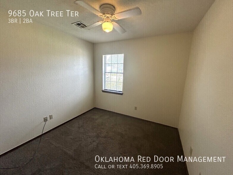 Building Photo - 9685 Oaktree Terrace