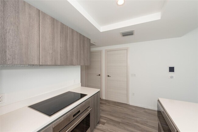 Building Photo - 801 S Miami Ave