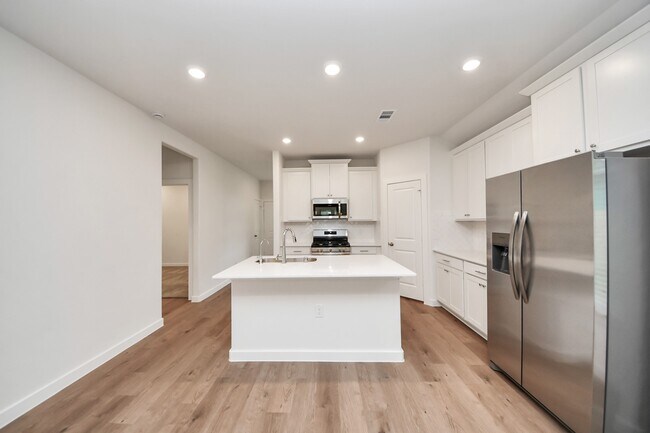 Building Photo - 31815 Autumn Spur Ln