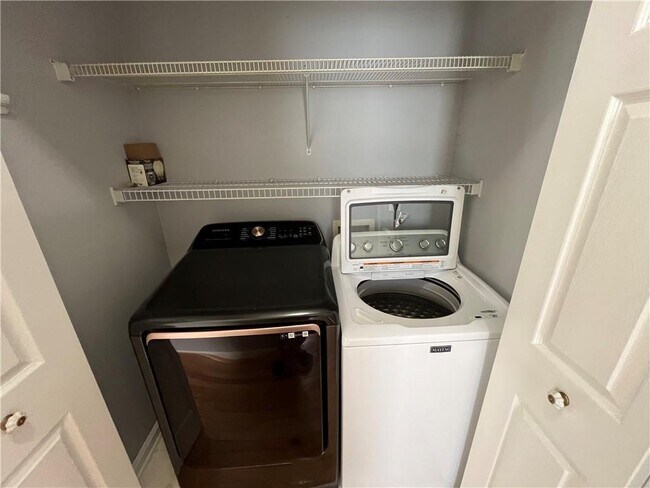 Building Photo - 320 Harmony Ct