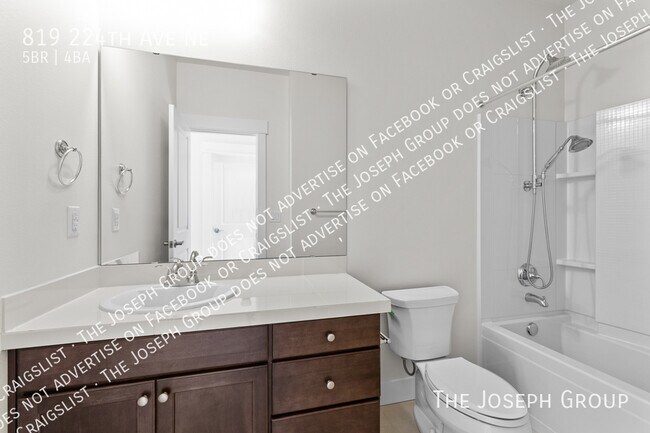 Building Photo - 819 224th Ave NE