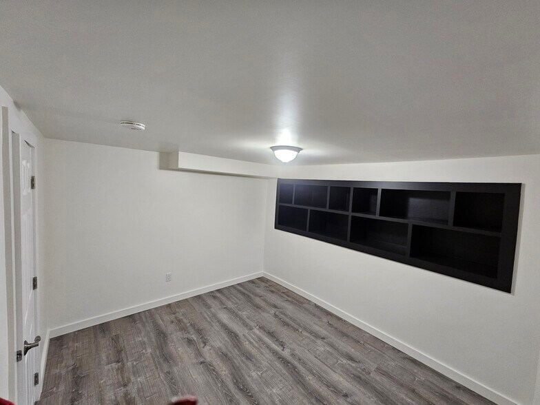 Building Photo - 9411 Castlewood St