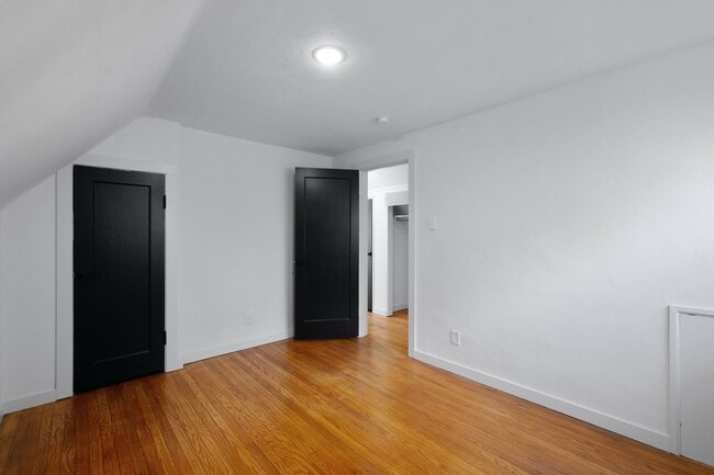 Building Photo - Move in TODAY! Check out this beautifully RENOVATED 3 bedroom in CHURCHILL!