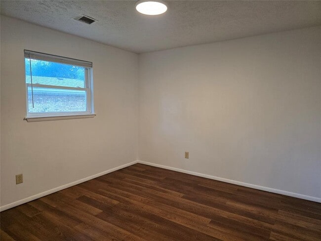 Building Photo - 2708 N Holloway Ave