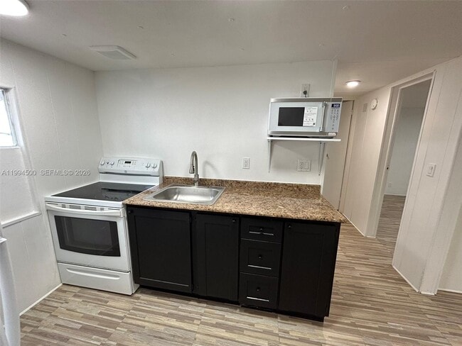 Building Photo - 11942 N Branch Rd