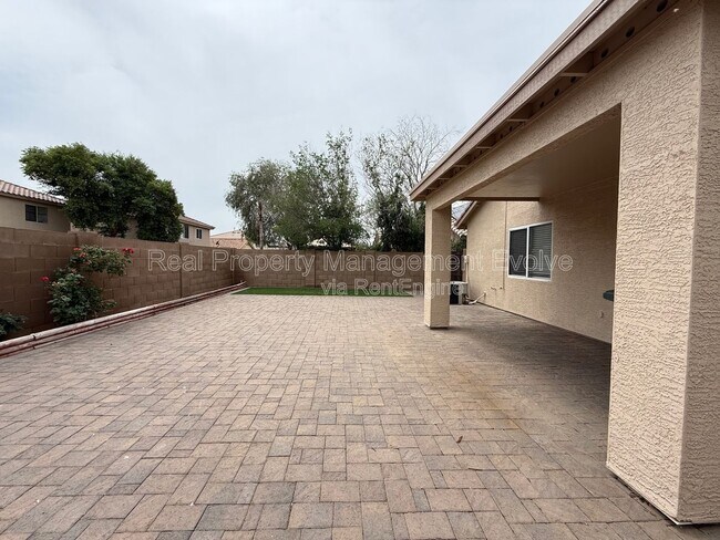 Building Photo - 11915 W Rosewood Dr